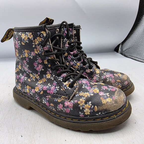 Dr. Martens Brooklee Girls Size 9 Black Floral Boots Flowers School Walking - Picture 1 of 12
